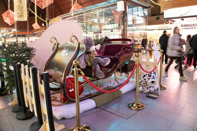 El Mercat Central de Tarragona exposa un tradicional trineu finlandès de l'any 1800