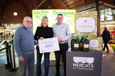 El Mercat Central de Tarragona acull un any més la donació solidària de la Fira de l'Oli nou DOP Siurana